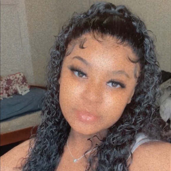 Meet your Posher, Ladavia - Picture 1 of 1